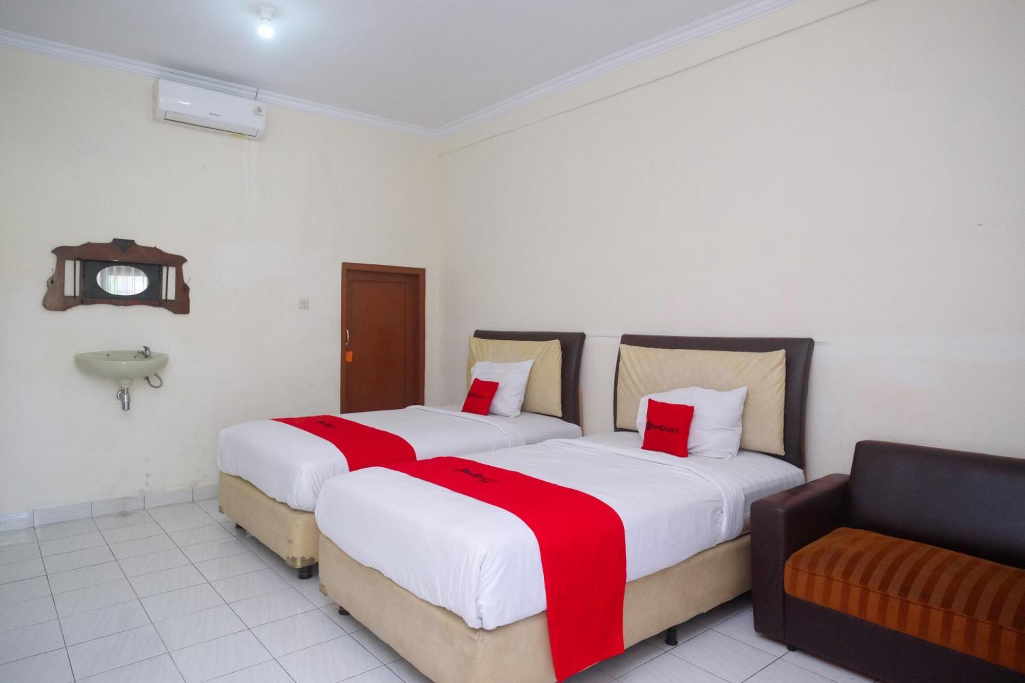 Reddoorz Syariah Near Alun Alun Wonosari Ξενοδοχείο Εξωτερικό φωτογραφία